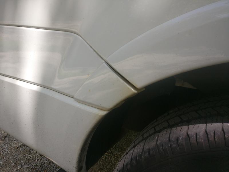Illustration for article titled I gotta say, Ford's Expedition paint quality is despicable.